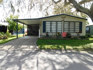 3808 Oakhurst Ln, Zephyrhills, FL 33541