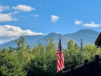 70 Sugarloaf Dr, Carroll, NH 03595