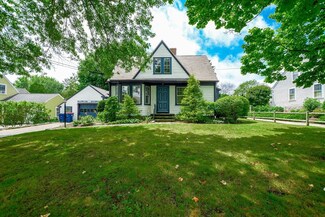 53 North St, Mattapoisett, MA 02739