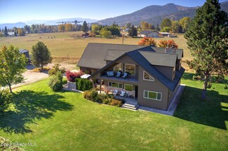 304 River Run Dr, Laclede, ID 83841