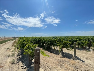 1 S Plumas Ave, Kerman, CA 93630