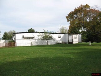 101 101 S Ash St, Lamberton, MN 56152