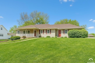 915 Walnut St, Valley Falls, KS 66088