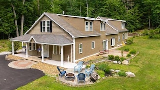 160 Mills Shore Dr, Hampstead, NH 03841