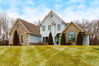 8638 Weeping Pine Ln, Kalamazoo, MI 49009