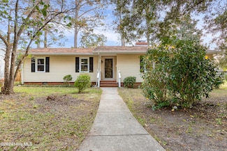 614 Forest Ln, Wallace, NC 28466