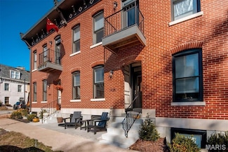 1925 Pestalozzi St, St. Louis, MO 63118