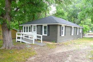 47 Wayne St, Allegan, MI 49010