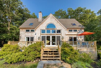 29 Brook Hollow Rd, Vineyard Haven, MA 02568