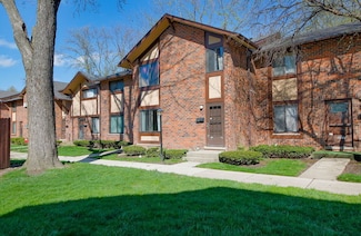 1S215 Stratford Ln Unit 3, Villa Park, IL 60181
