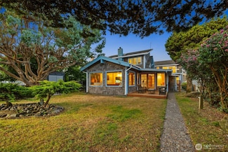 607 Ocean Beach Blvd N, Long Beach, WA 98631