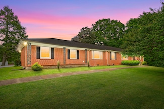 3 Hillwood Ct, Clarksville, TN 37043