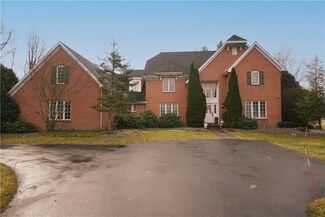 4596 Whippoorwill Dr, Hermitage, PA 16148