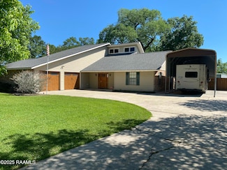 1075 Melancon Dr, Breaux Bridge, LA 70517
