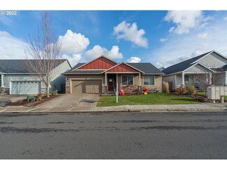 667 Kelsey Loop, Molalla, OR 97038