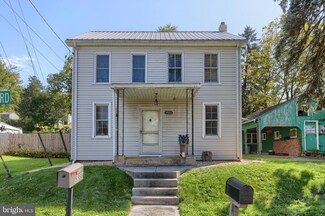 5558 Elizabethtown Rd, Lawn, PA 17041