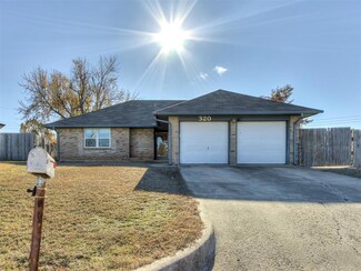 320 E Elder Ln, Mustang, OK 73064
