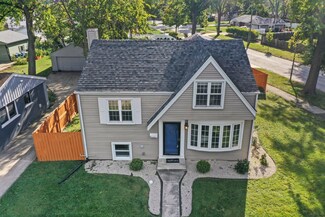 458 W Avery St, Elmhurst, IL 60126