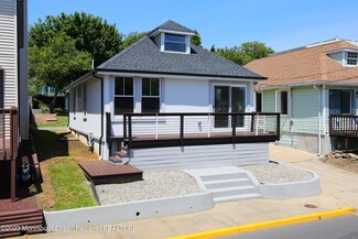 61 Portland Rd, Highlands, NJ 07732