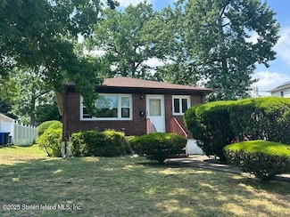 77 Acorn St, Staten Island, NY 10306