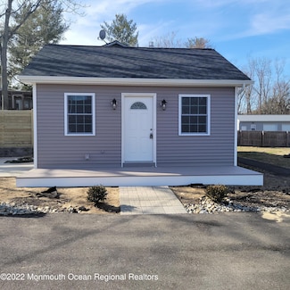 16 Lasatta Ave Unit C, Englishtown, NJ 07726