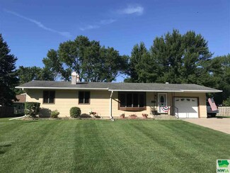 315 Sycamore Ave, Vermillion, SD 57069