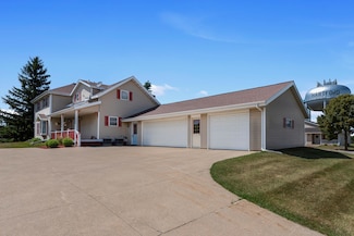 947 Broadmoore Dr Unit 1702, Hartford, WI 53027
