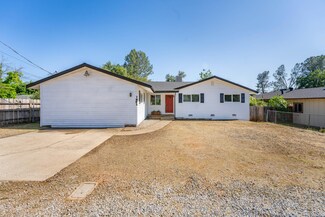 1695 Mistletoe Ln, Redding, CA 96002