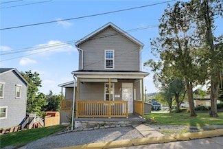 211 Crawford St, Houston, PA 15342