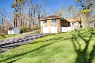 7863 N 39th St, Augusta, MI 49012
