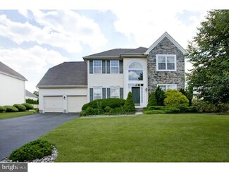 7 Cactus Way, Dayton, NJ 08810