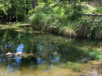 412 Lebouf Rd, Utopia, TX 78884