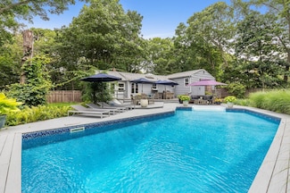 22 Bay View Rd W, Southampton, NY 11968