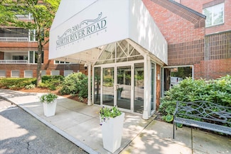 300 River Rd Unit 108, Manchester, NH 03104