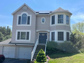 46 Moose Club Park Rd, Goffstown, NH 03045