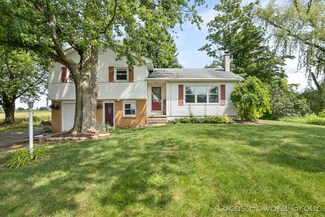 8639 Taylor St, Zeeland, MI 49464
