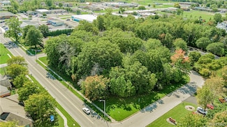 76 Elizabeth Dr, Lockport, NY 14094