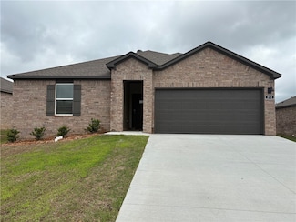 524 Arizona St, Farmington, AR 72730