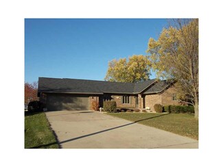 112 Rays Ct, Manchester, IA 52057