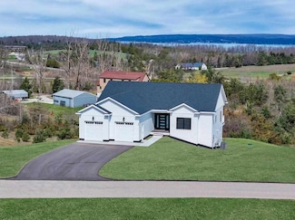 358 Harbor View Ln, Petoskey, MI 49770