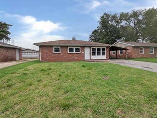 513 Saint Nicholas Dr, East Saint Louis, IL 62206