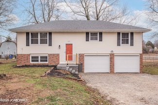 447 Perrey Dr, Holts Summit, MO 65043