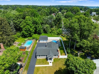 450 Wakelee Ave, Stratford, CT 06614