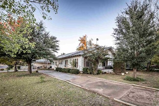 303 E Oklahoma St, Walters, OK 73572