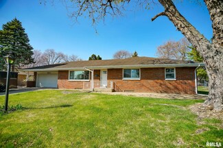 2017 W Westbrook Dr, Peoria, IL 61614