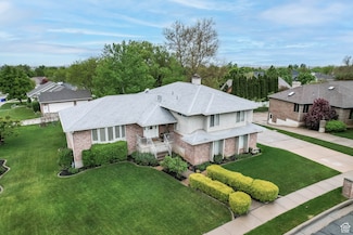 1451 N Parkway Dr W, Centerville, UT 84014