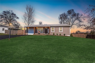 1005 Dauphine Ln, Ballwin, MO 63011