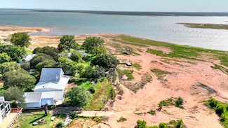 352 W Lakecrest Dr, Bluffton, TX 78607