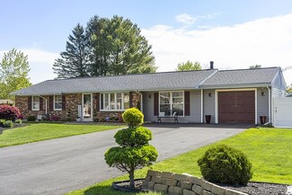 1 Massasoit Ln, South Dartmouth, MA 02748