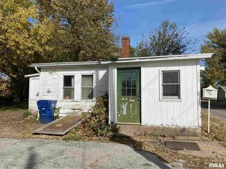 709 28th 1 2 St, Bettendorf, IA 52722